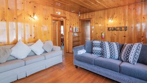 Basic Cabin | Living area - Nana's Cottage Retreat (Big Bear City)