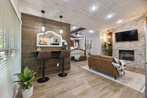 The Twisted Sassafras Treehouse