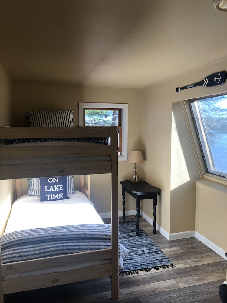 Maine Lakefront retreat on Chemo Pond. 1 hour to popular Acadia