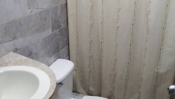 Appartement, 1 chambre | Équipements de salle de bain