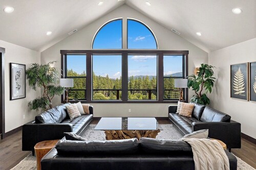 Spacious 7BR Getaway ~Swim Spa~ Game Room~ Sleep24