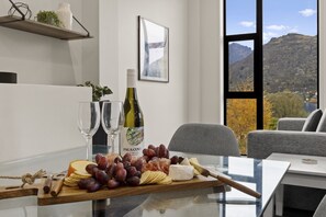 Dining - Luxury Livingstone Views - Kea Suite (Queenstown)