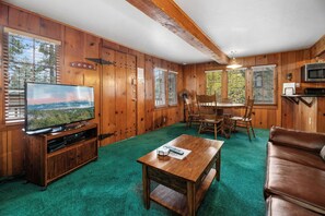 Basic Cabin | Living area - Nicole's Happy Place (Big Bear Lake)
