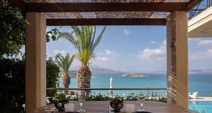 Luxury Seaview Apartment, 1min Walk From Beach!