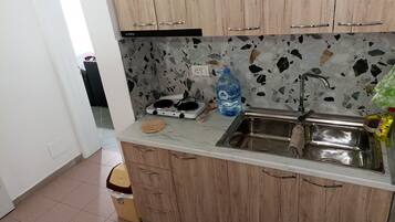 Apartment, 1 Bedroom, Balcony, Ocean View | Private kitchen