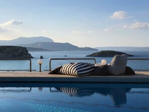 Apartment, 1 Schlafzimmer, Terrasse, Meerblick | Pool | Außenpool