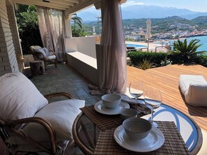 Apartment, 1 Schlafzimmer, Terrasse, Meerblick | Speisen im Freien