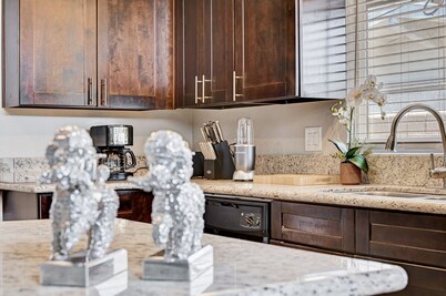 4x2 Ultra Lux House with Pool + Spa + Game Room - 5 miles to the Strip