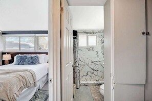 4 bedrooms, desk, iron/ironing board, travel cot