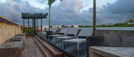 Apartamento, 3 quartos, sacada, vista para o jardim | Deque