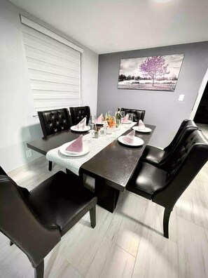Dining - Desert Paradise especial for get a relaxed home and close to the franja  (Las Vegas)
