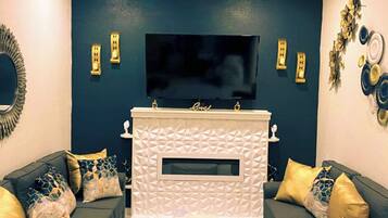 Smart TV, fireplace