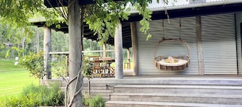 7 minutes from Wollombi town, 5 acre property with cozy house and separate barn.