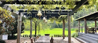 7 minutes from Wollombi town, 5 acre property with cozy house and separate barn.