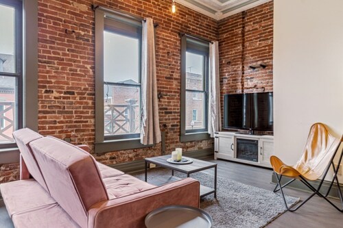 Historic Main St 1BR | Walk to Dining & Nightlife
