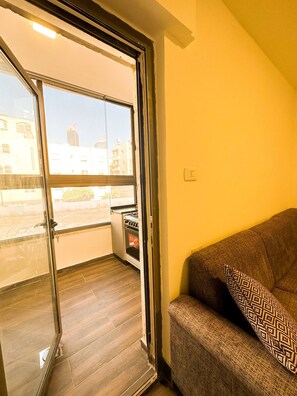 Apartment, 1 Bedroom, Accessible, Smoking | Living area