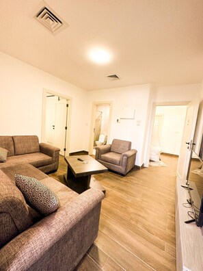 Apartment, 1 Bedroom, Accessible, Smoking | Living area