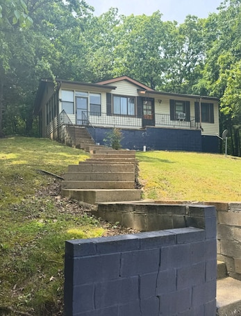 Exterior. Cute 2BR Full Vacation Home near Spring River and Waterfall