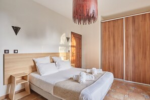 4 bedrooms, in-room safe, free WiFi, bed sheets