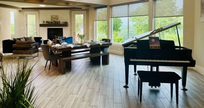Eagles' View Retreat! Family-sized home in Texas countryside with stunning views