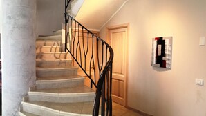 Villa, 3 soverom, balkong, byutsikt | Innvendig