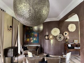 Villa, 6 Bedrooms, Smoking, Private Pool | Living area
