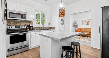 Charming 2-BR Cottage-Walk to Downtown & Lake Pend Oreille