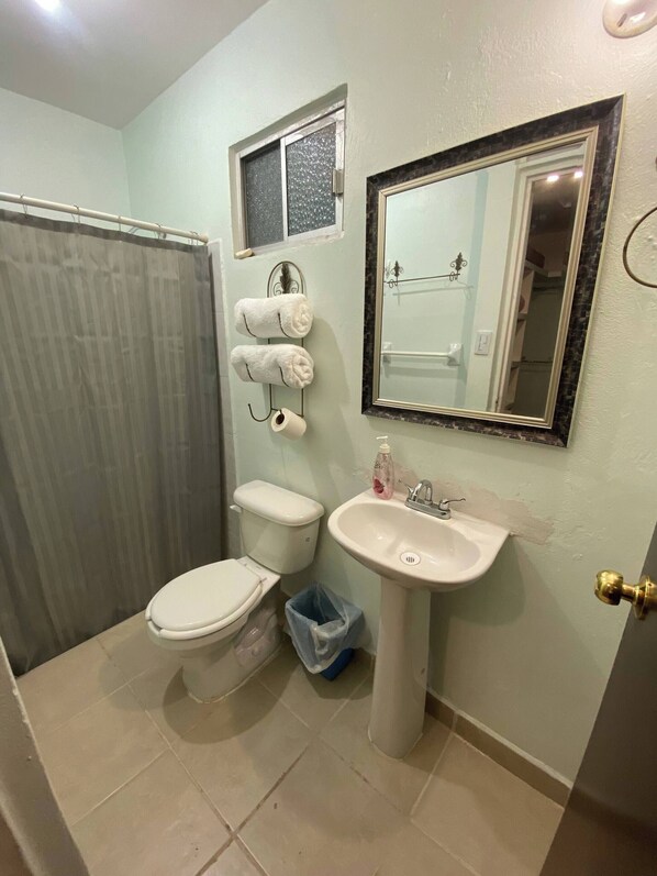 Casa, 2 habitaciones, con acceso para personas discapacitadas, patio | Amenidades de baño