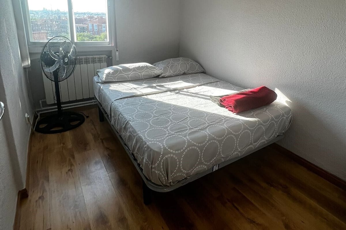 Camera Basic, vista città | 1 camera, Wi-Fi gratuito