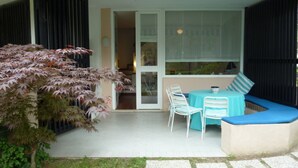Villa, 2 soverom, terrasse, hageutsikt | Terrasse/patio