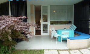 Villa, 2 chambres, patio, vue sur le jardin | Terrasse/patio
