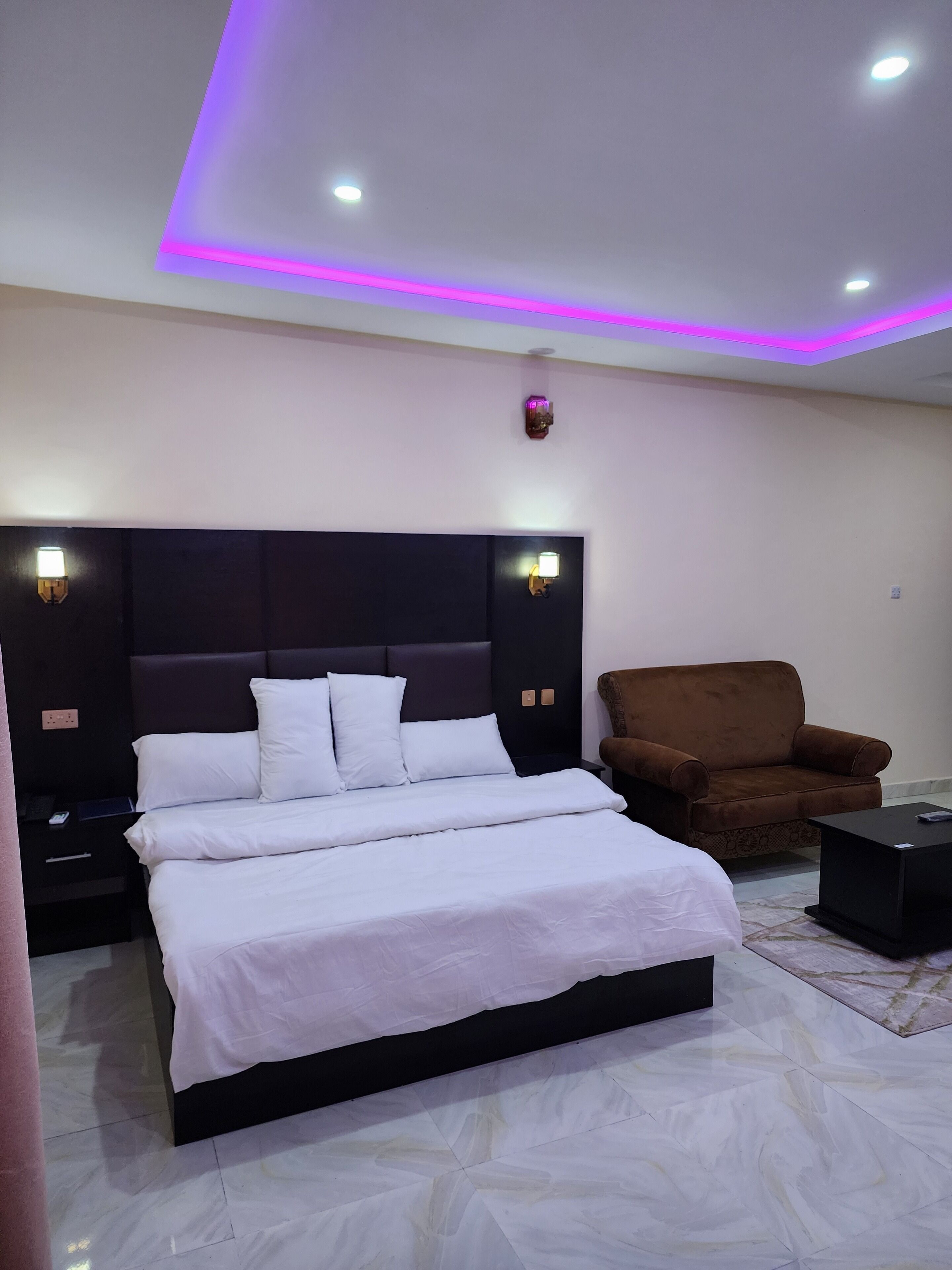 Deluxe Studio | Premium bedding, down duvets, desk, laptop workspace