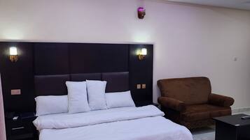 Deluxe studio | 1 slaapkamer, luxe beddengoed, donzen dekbedden, een bureau