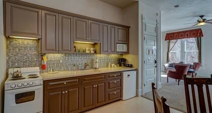 Dog Friendly- Historic Palace Hotel Condos- Suite 202