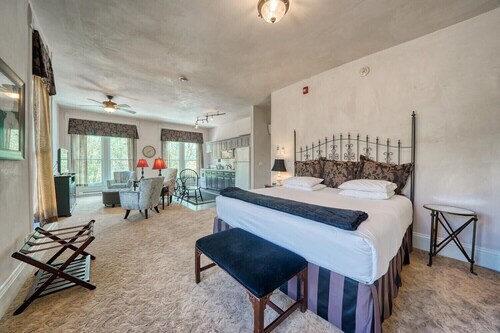 Palace Hotel Condos- Suite 301- Elegant Suite with Historic Style