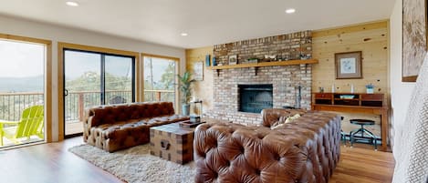 Télévision, cheminée, jeux vidéo, lecteur de DVD