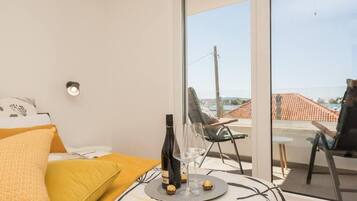 Apartment, 3 Bedrooms, Smoking, Balcony | 3 bedrooms