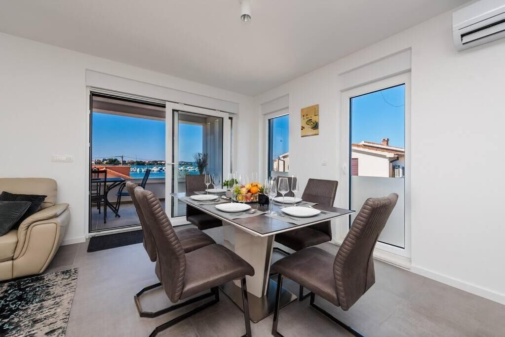 Apartment, 3 Bedrooms, Smoking, Balcony | Dining