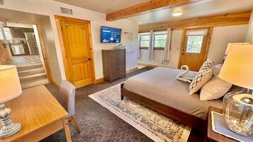 3 habitaciones, escritorio, tabla de planchar con plancha y wifi gratis