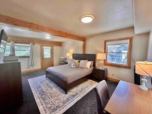 3 bedrooms, desk, iron/ironing board, free WiFi