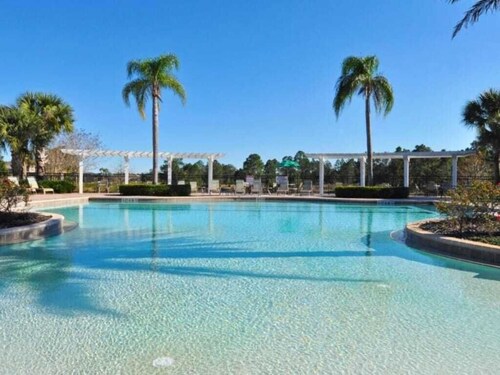 South facing pool and spa, gamesroom, gated community close to Disney World