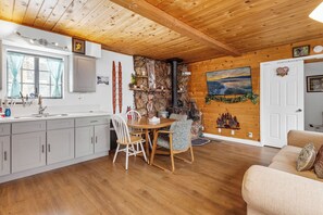 Living area - Big Pine Chalet (Big Bear City)