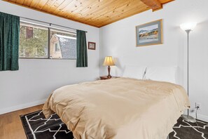 2 bedrooms, free WiFi - Big Pine Chalet (Big Bear City)