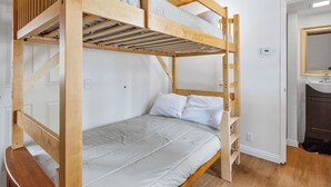 2 bedrooms, free WiFi - Big Pine Chalet (Big Bear City)