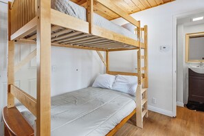 2 bedrooms, free WiFi - Big Pine Chalet (Big Bear City)