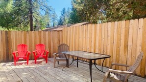 Basic Cabin | Terrace/patio - Cozy Moonlight Chalet  (Big Bear City)
