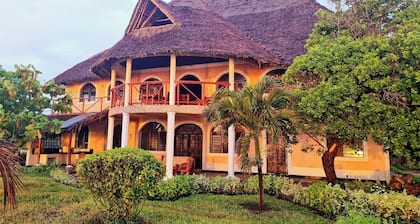 Room in Guest Room - Colobus Suite of 40m2 in Villa 560 m2, View of the Indian Ocean