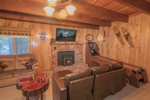 Games room - Big Wood Pines (Big Bear City)