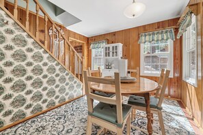In-room dining - Oak Nesting (Big Bear Lake)