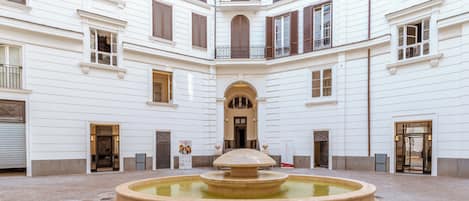 Maison, 2 chambres, balcon, vue sur la ville | Terrain de lâhĂ©bergement